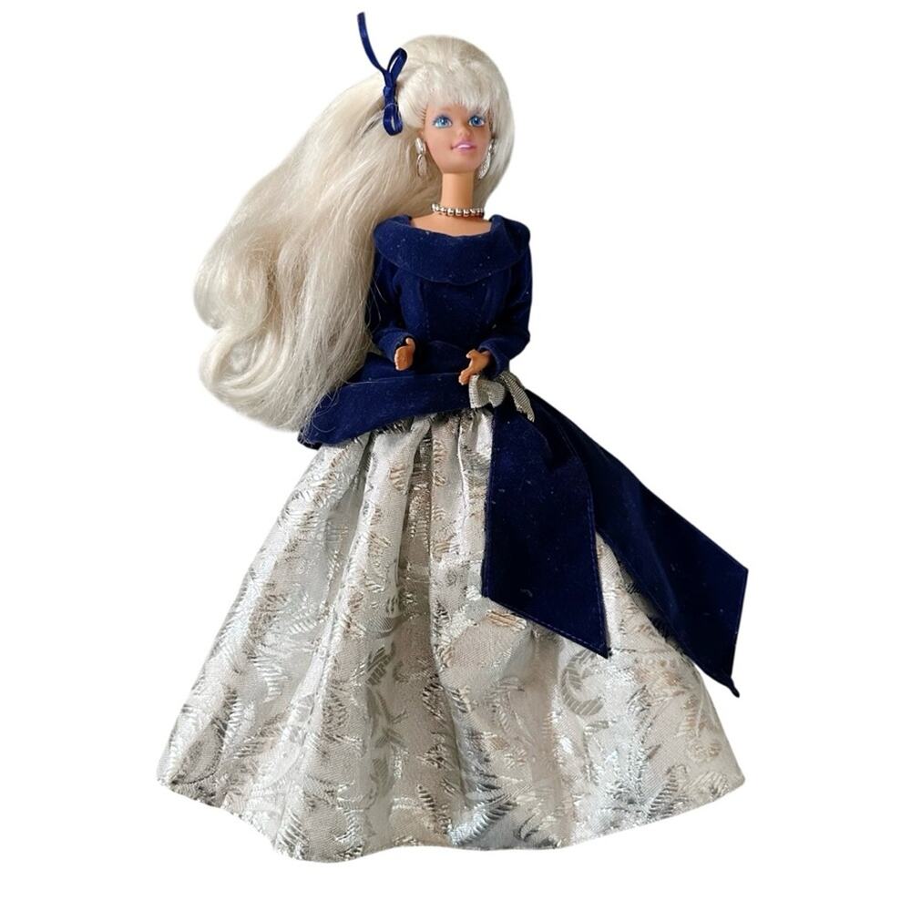 Winter Velvet Barbie Doll Avon Exclusive Special Edition 1995 Mattel Blonde